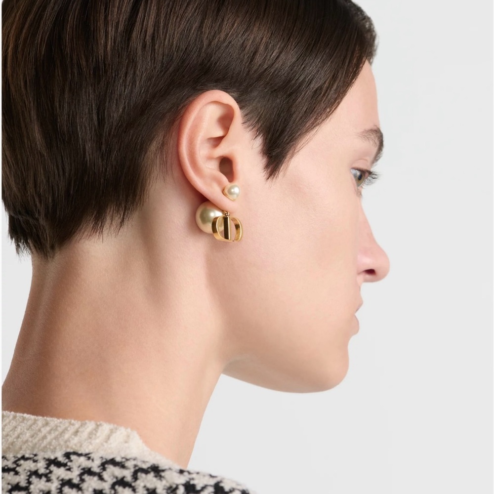 Dior Tribales Earrings
Antique Gold-Finish Metal with White Resin Pearls - Picture 3 of 6